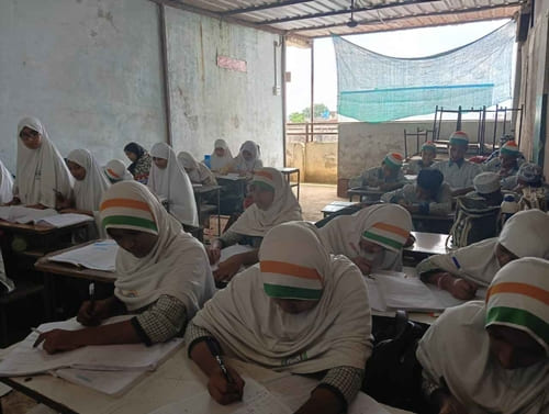 New Buildind And Students