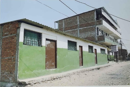 New Buildind And Students