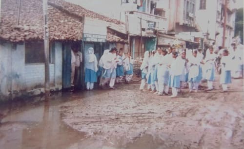 Old Building And Studens